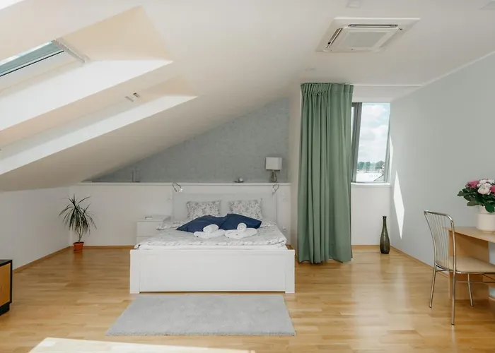 דירה Eli Spacious With Old Town View, Parking & Ac