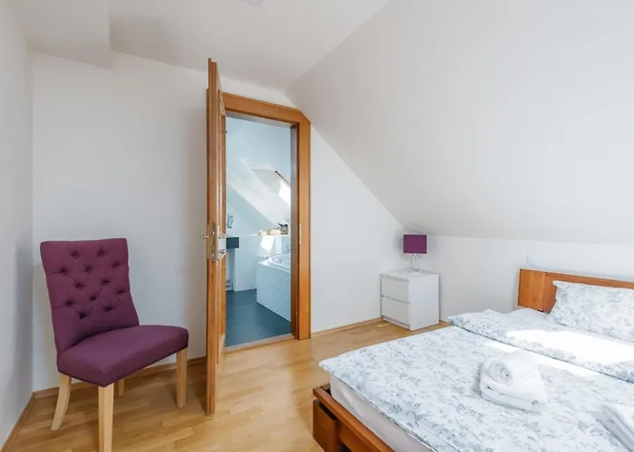 Eli Spacious With Old Town View, Parking & Ac דירה