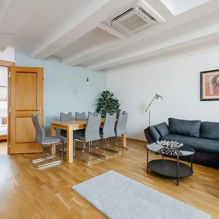 Lejlighed Eli Spacious With Old Town View, Parking & Ac