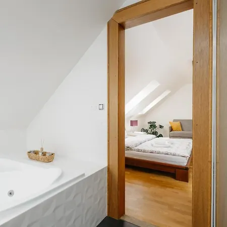 Eli Spacious With Old Town View, Parking & Ac Lejlighed *