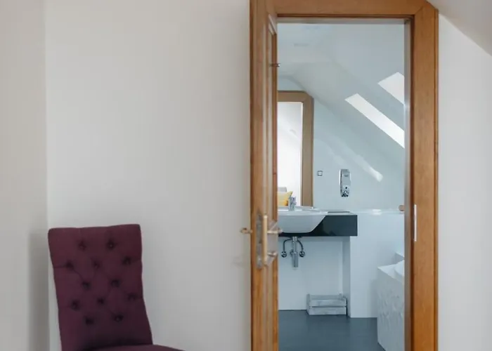 Eli Spacious With Old Town View, Parking & Ac *