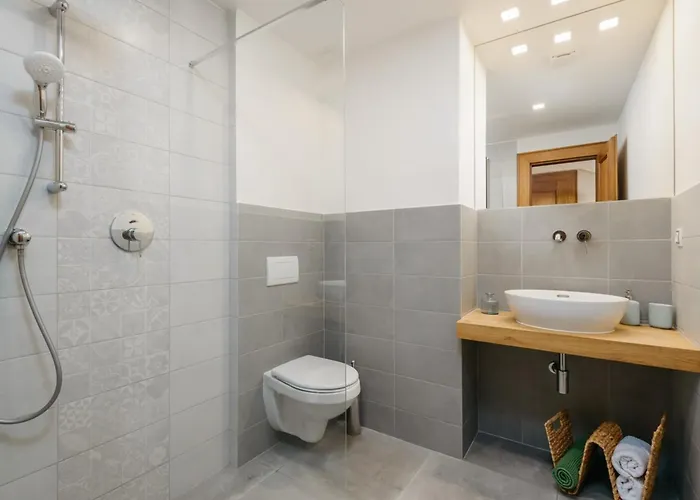 Apartment Eli Spacious With Old Town View, Parking & Ac