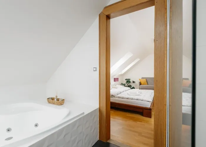 Eli Spacious With Old Town View, Parking & Ac Apartment *