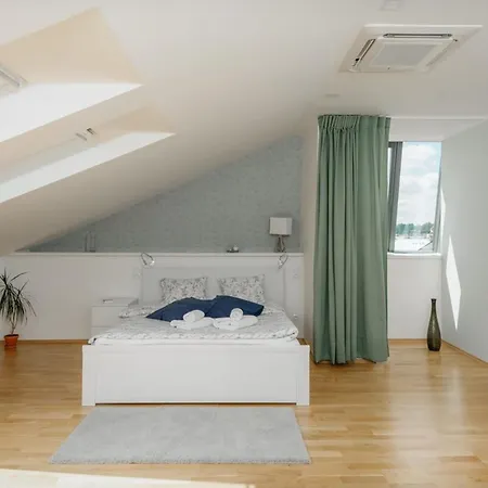 Lejlighed Eli Spacious With Old Town View, Parking & Ac