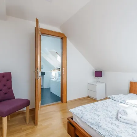Eli Spacious With Old Town View, Parking & Ac Lejlighed